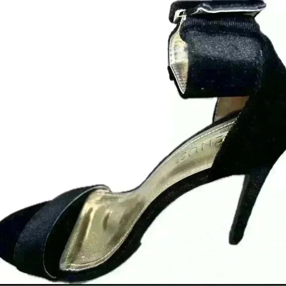 Venus high heels, Size 8 new without a box